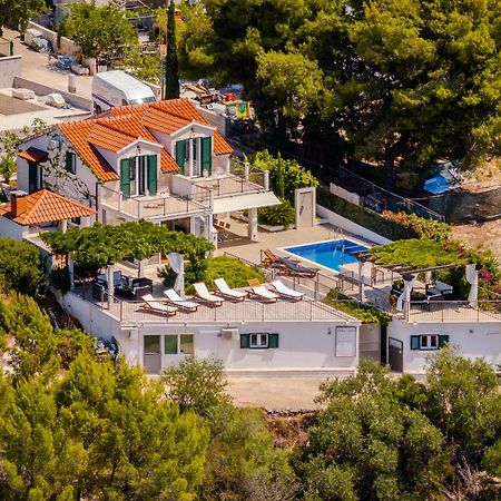 Villa Julia With Heated Pool, Ideal For Large Groups 米欧纳 外观 照片