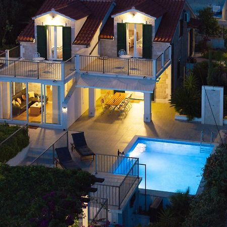 Villa Julia With Heated Pool, Ideal For Large Groups 米欧纳 外观 照片