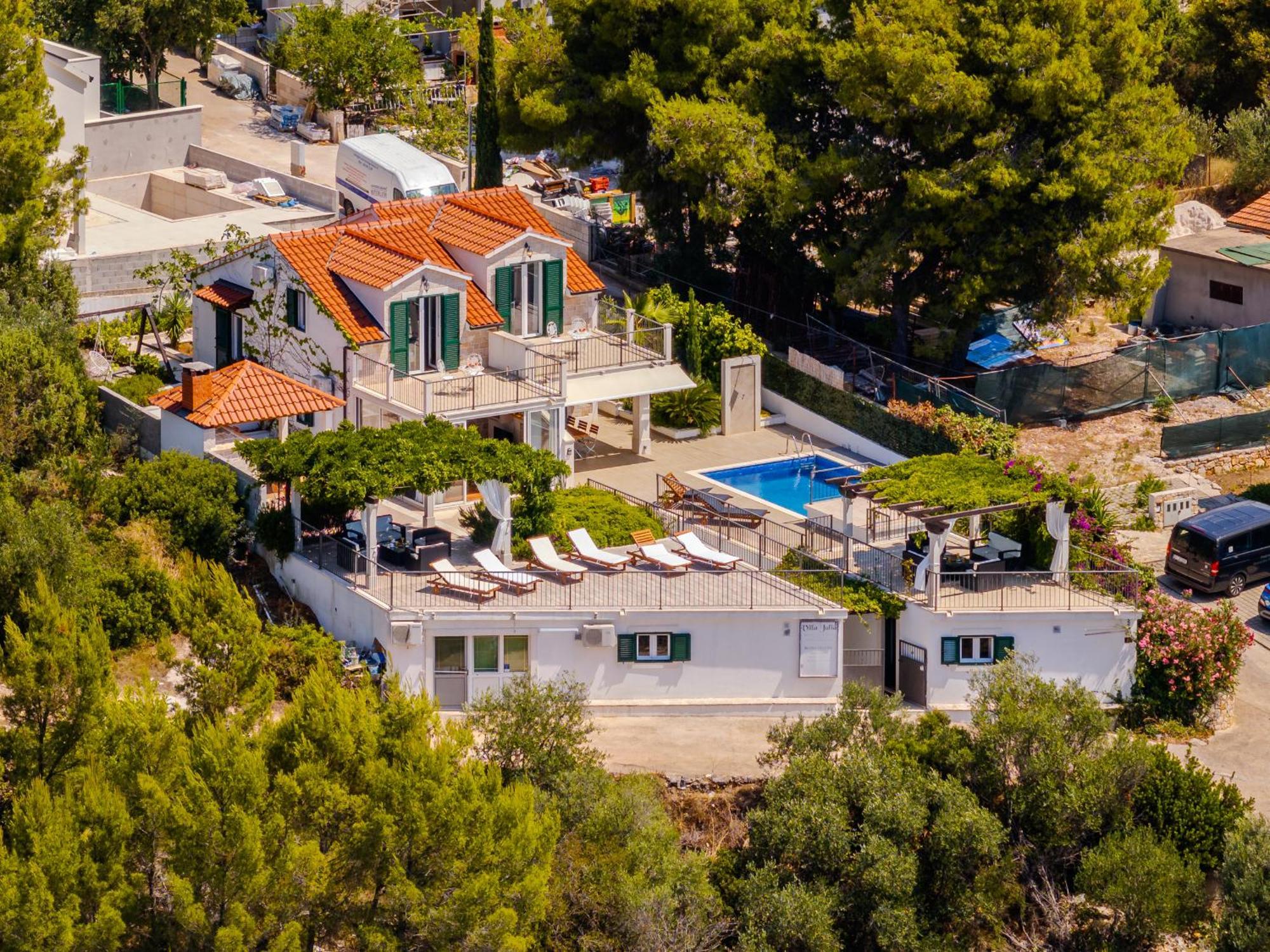 Villa Julia With Heated Pool, Ideal For Large Groups 米欧纳 外观 照片