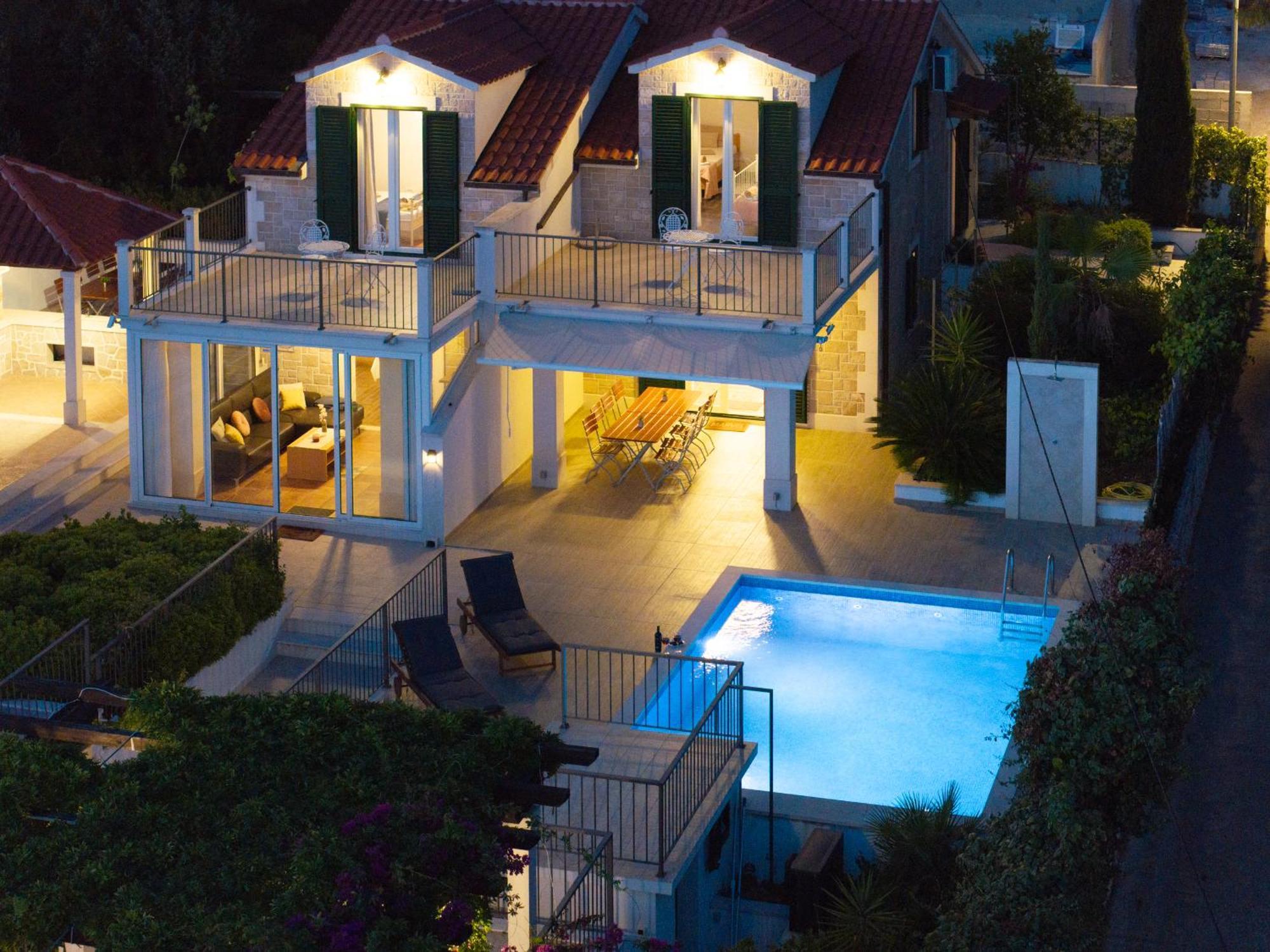 Villa Julia With Heated Pool, Ideal For Large Groups 米欧纳 外观 照片