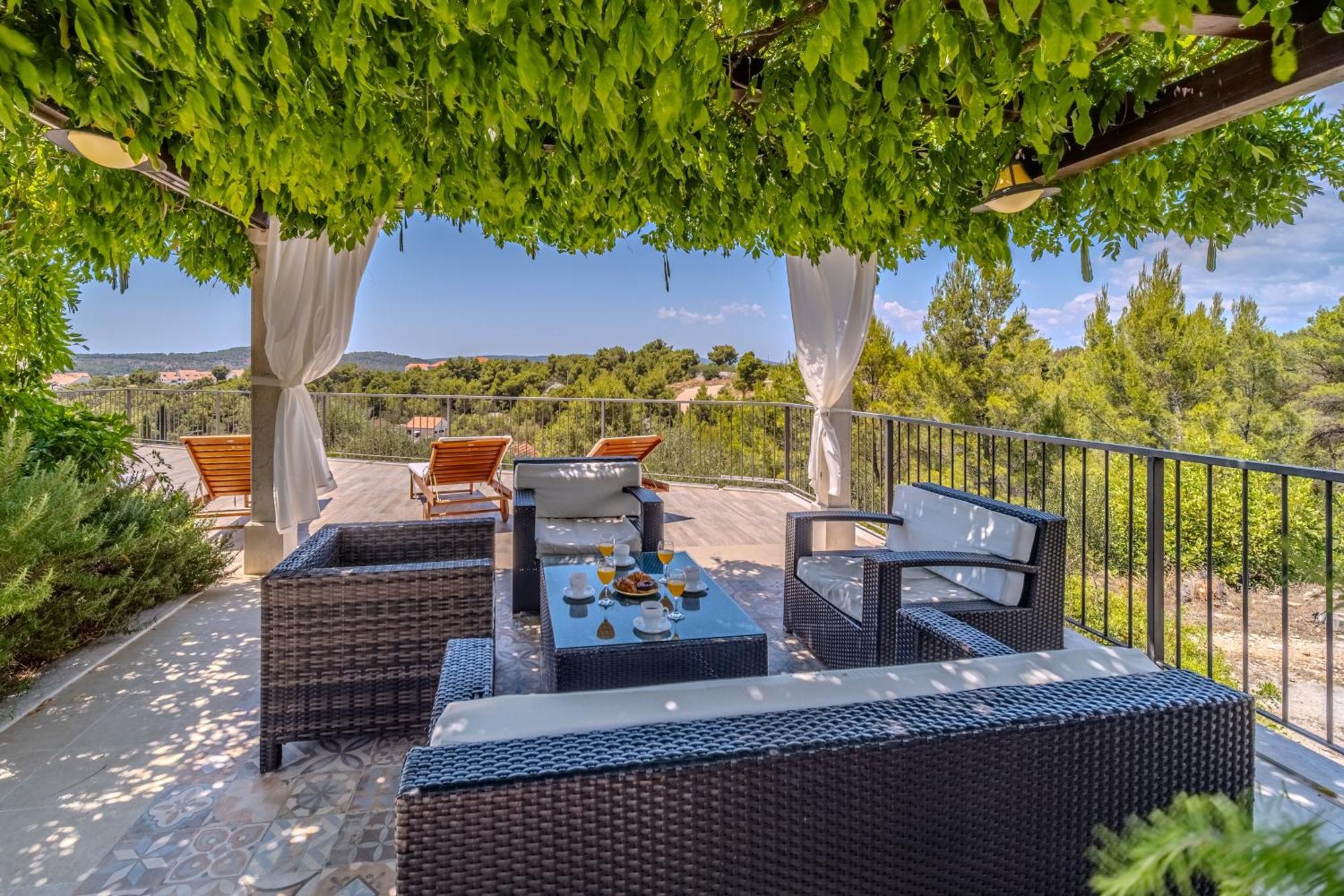 Villa Julia With Heated Pool, Ideal For Large Groups 米欧纳 外观 照片