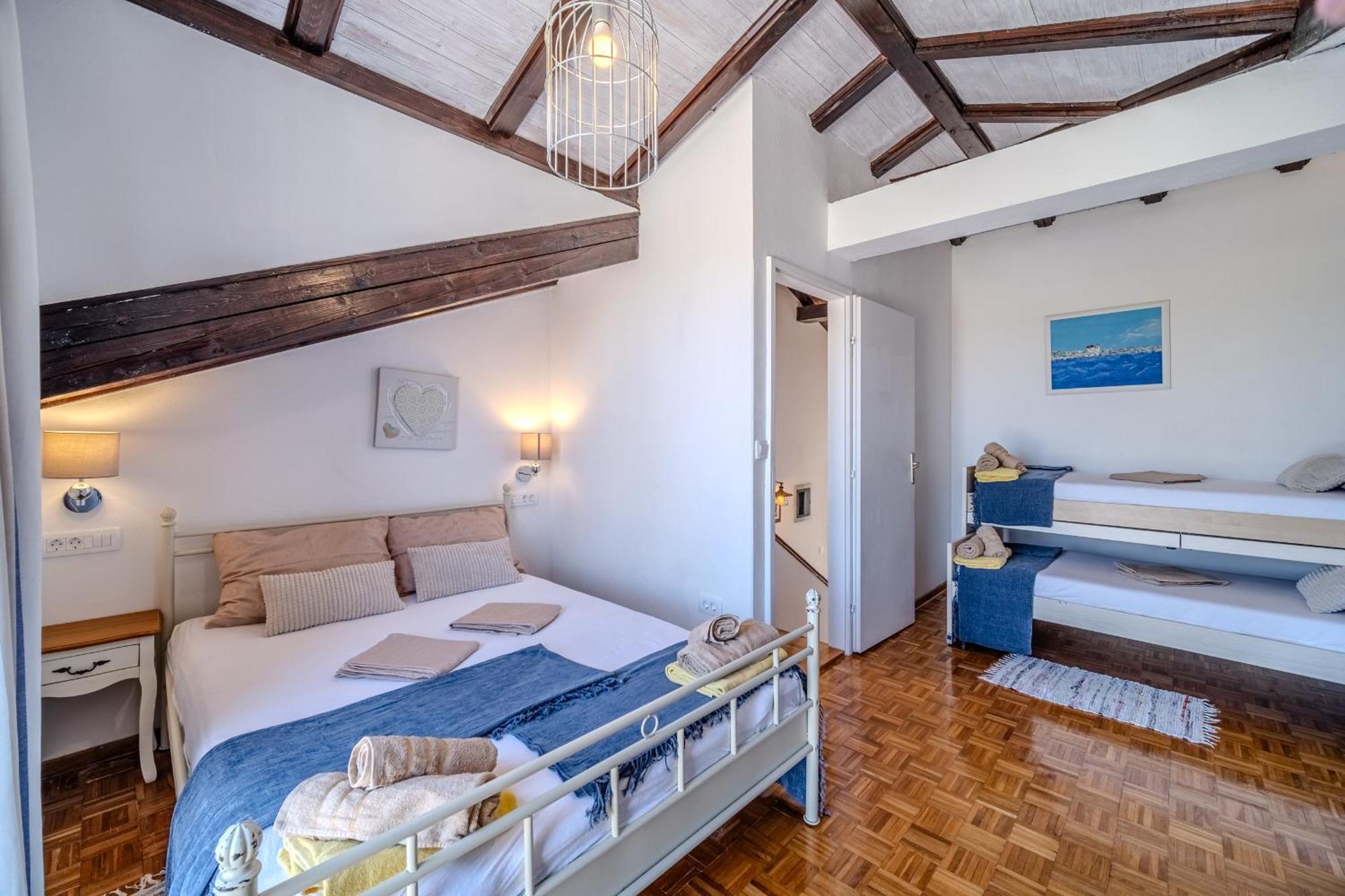 Villa Julia With Heated Pool, Ideal For Large Groups 米欧纳 外观 照片