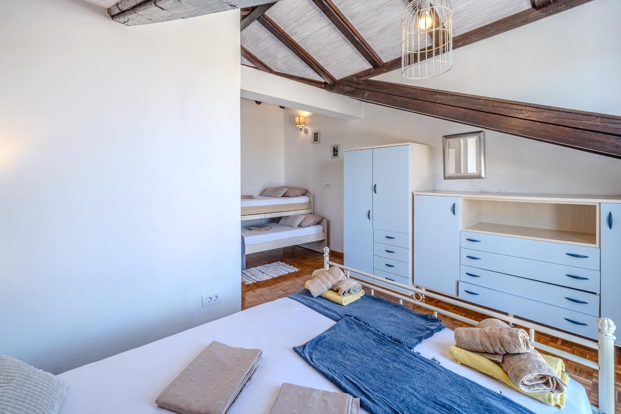 Villa Julia With Heated Pool, Ideal For Large Groups 米欧纳 外观 照片
